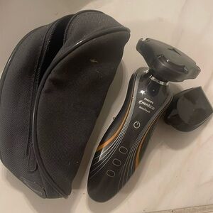 Wet & dry electric shaver, Series 6000 ~ no charger